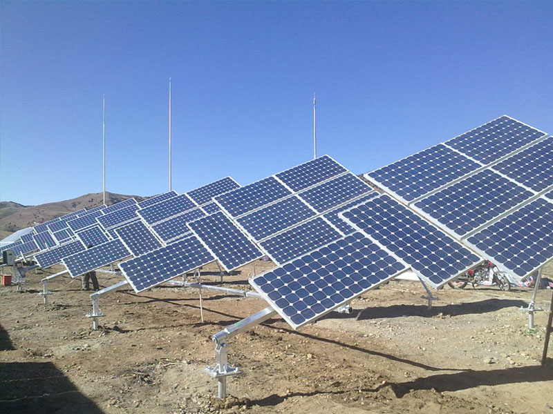 Tilted single axis solar tracker